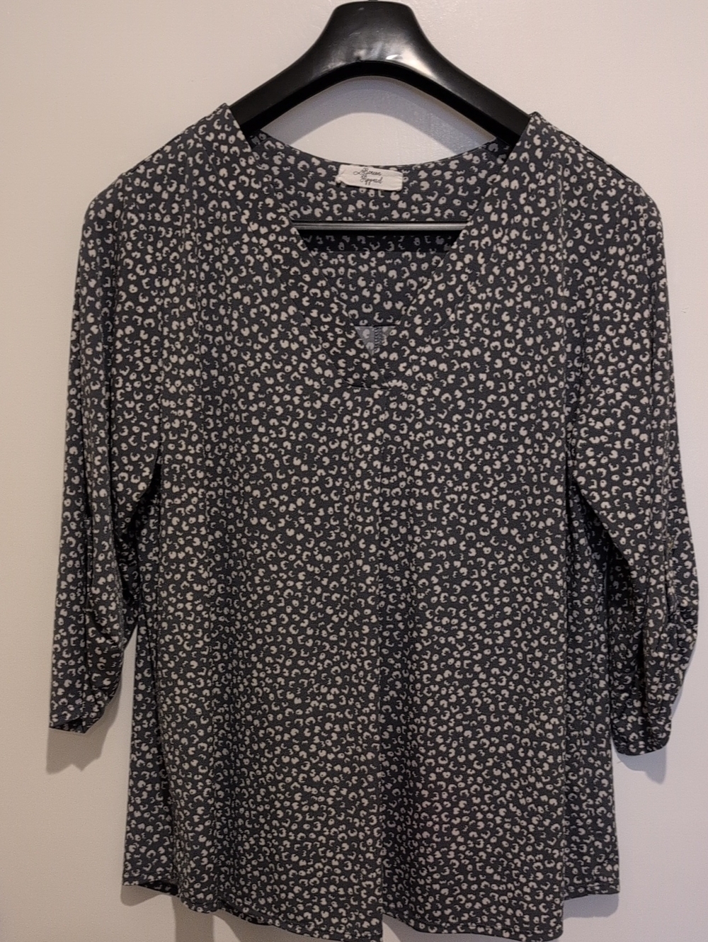 Women's Gray Patterned V-Neck Top